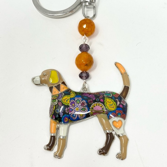 Enameled sculptured metal beagle keychain with agate and crystal - Picture 1 of 5